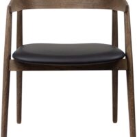 Andersen - Furniture AC2 Armchair, Smoked oak, Leather Black Str H74xB58xD53xS46cm - Spisebordsstole hos Magasin