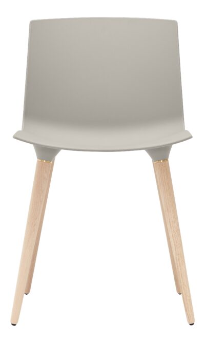 Andersen - Furniture TAC Chair Plast Grey / Oak White Pigm. Lacquer - Spisebordsstole Træ hos Magasin