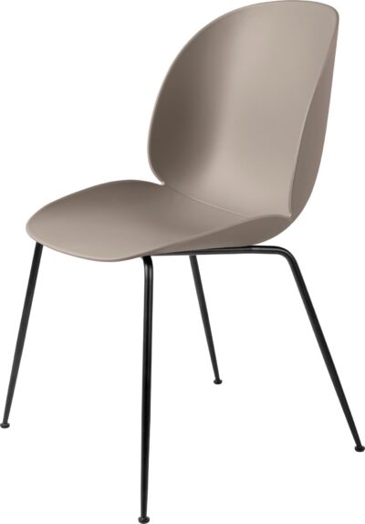 Gubi Beetle Dining Chair Un-upholstered, Conic Base Black Matt Str 55x56x87 cm - Spisebordsstole hos Magasin