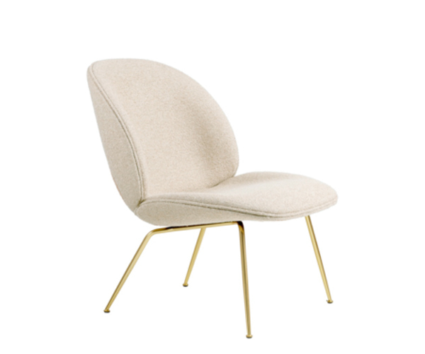 Gubi Beetle Lounge Chair - Lys Bouchle Stof - Messing Stel - DEMO.